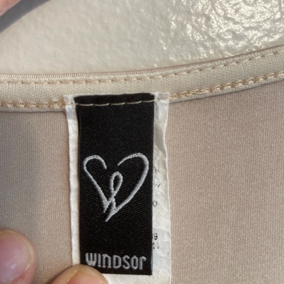 𝅺WINDSOR Beige Top - Picture 4 of 14